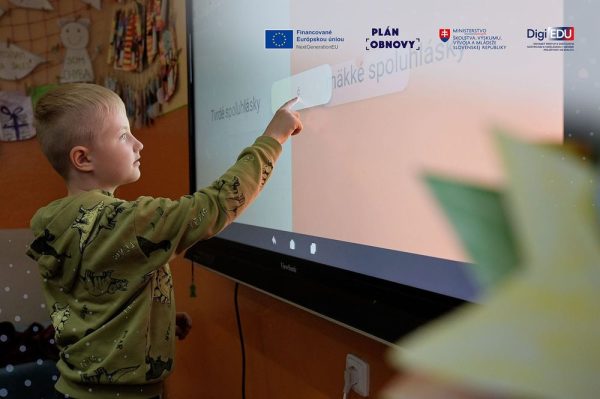 Ilustračný obrázok k DigiEDU zo ZŠ Slatina nad Bebravou