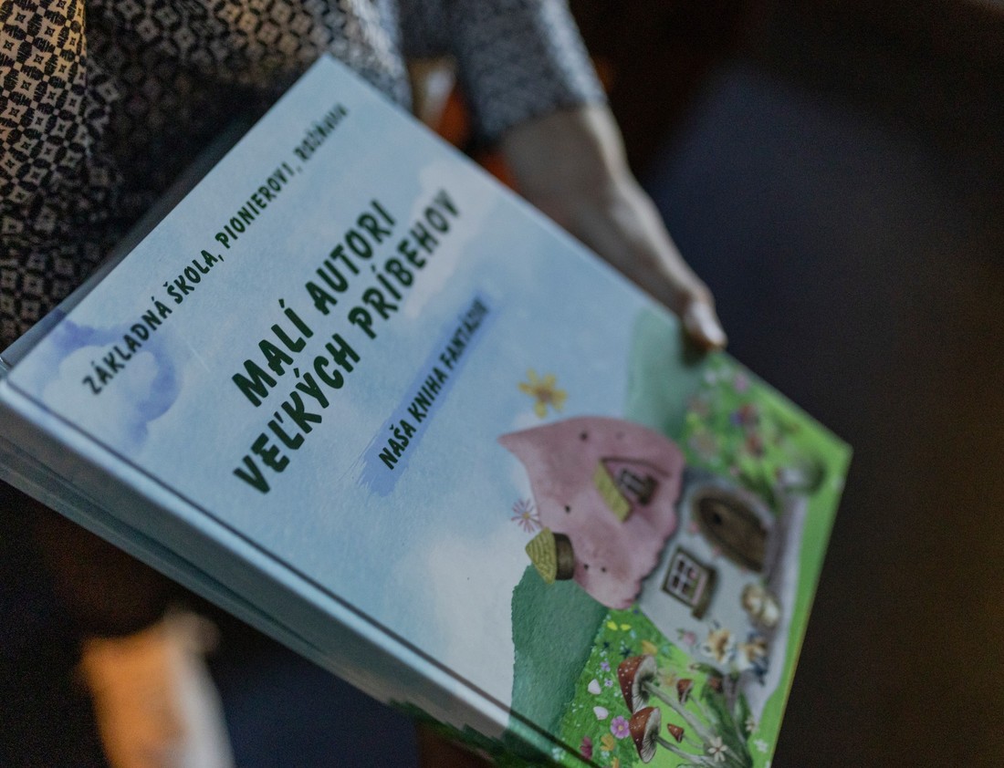 Ilustračný obrázok: fotografia knihy Malí autori veľkých príbehov